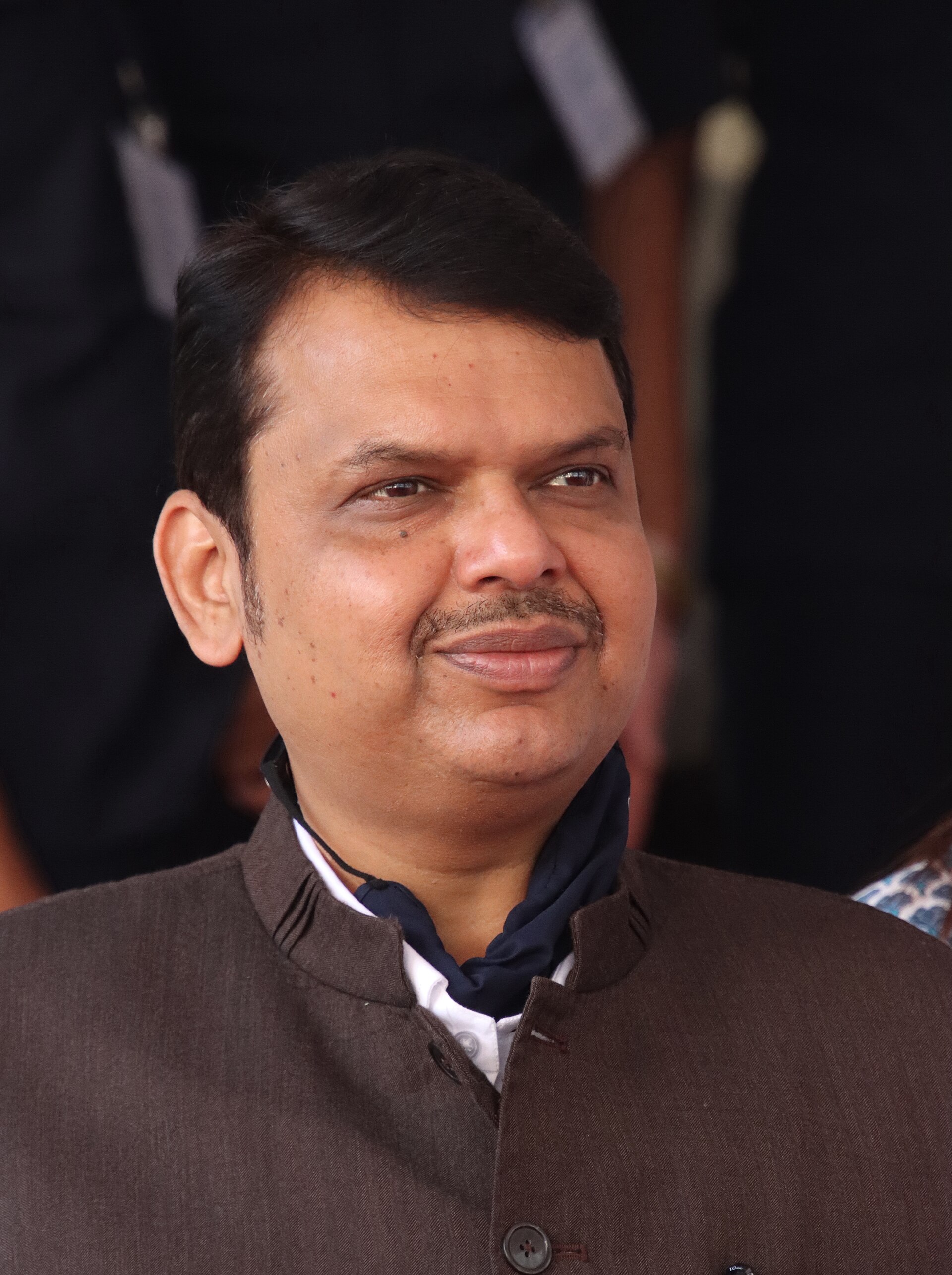 महाराष्ट्र के मुख्यमंत्री देवेंद्र फडणवीस, यह तस्वीर मुंबई के विधान भवन में 3 मार्च 2021 को ली गई थी; विधेयक जिस सत्र में रखने की बात उन्होंने कही वह मुंबई में नहीं नागपुर में बैठता है, और समिति की मियाद उस सत्र के बाद तक चलती है