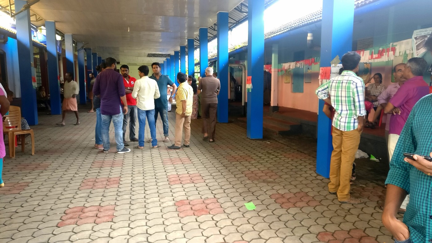 केरल के कोच्चि में पडिवट्टम के एक सरकारी प्राथमिक विद्यालय में खोला गया बाढ़ राहत शिविर, 17 अगस्त 2018। बिहार में इस समय पूरे राज्य के लिए ऐसे पंद्रह शिविर दर्ज हैं