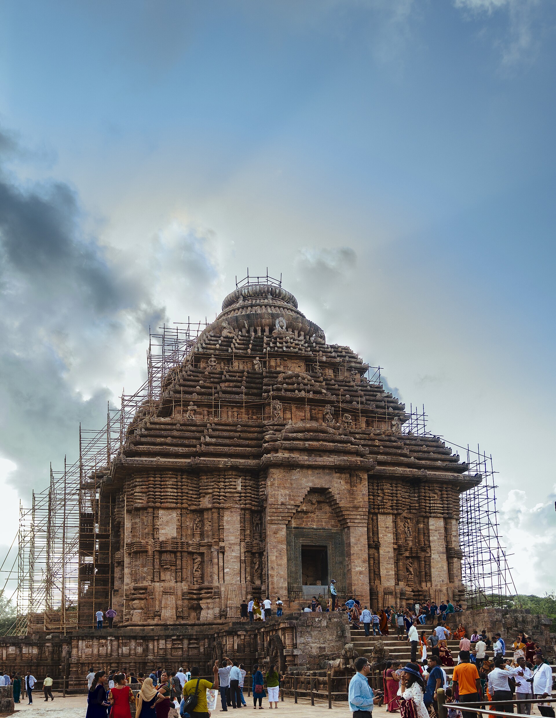 पुरी ज़िले का कोणार्क सूर्य मंदिर; मंत्री के मुताबिक़ नई किताबों में इसी मंदिर की पहचान ग़लत छपी थी