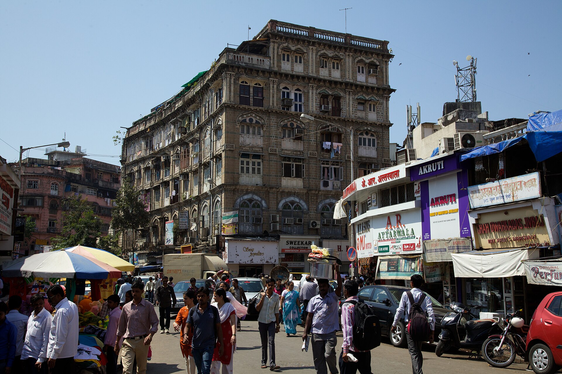 मुंबई के एक बाज़ार का दृश्य, फ़रवरी 2014 की तस्वीर; उसी शहर में बुधवार शाम एमसीसीआईए और पाँच अन्य संगठनों ने प्रेस कॉन्फ़्रेंस कर दो अक्तूबर का एलान किया