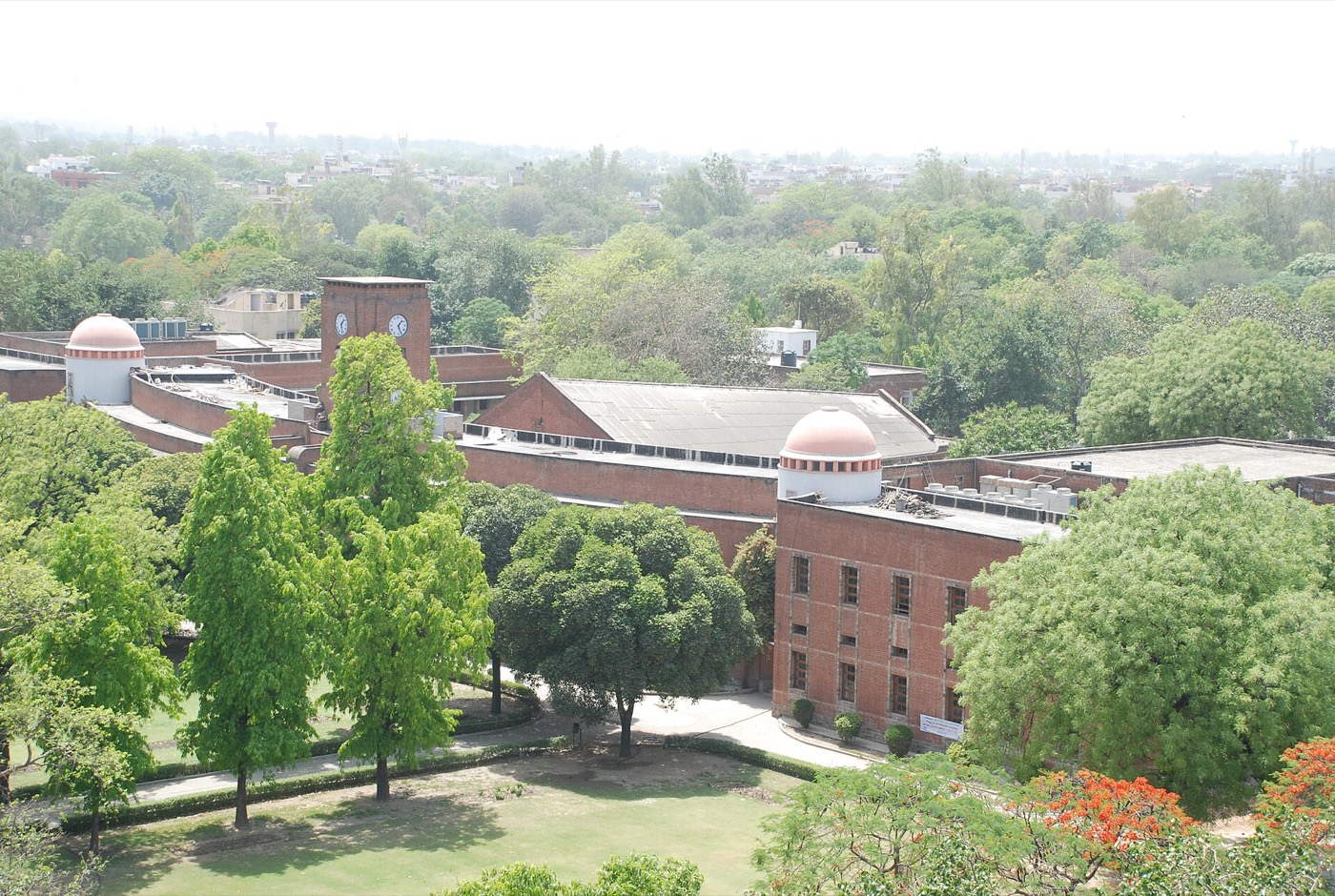 श्री राम कॉलेज ऑफ़ कॉमर्स का परिसर। इसके हॉस्टल में डेढ़ सौ सीटें हैं