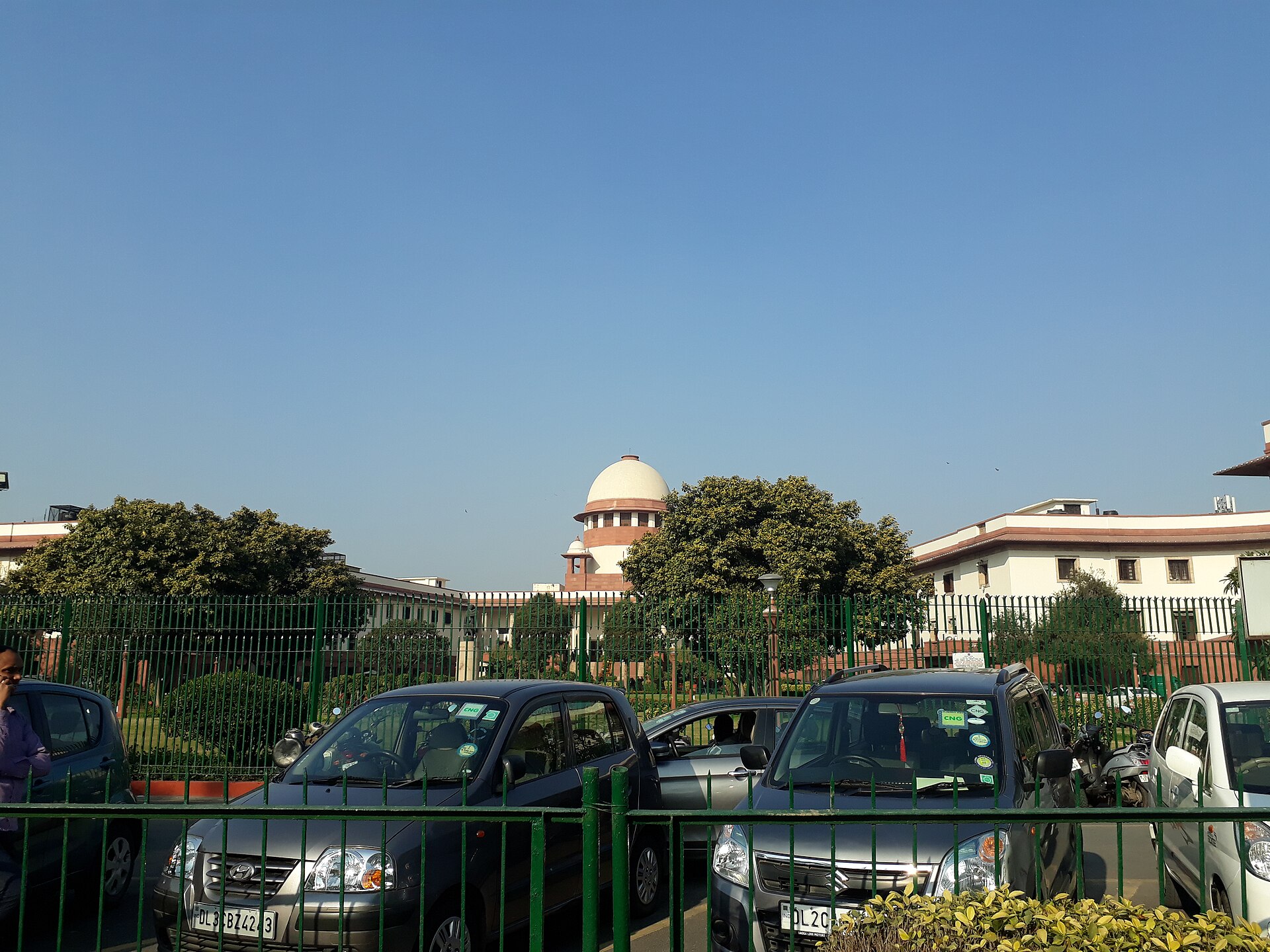सुप्रीम कोर्ट की इमारत और गुंबद, जनवरी 2019; यहीं की कॉलेजियम ने 10 सितंबर को चारों बयान जारी किए थे, जिनमें अपर जज शब्द कहीं नहीं है।