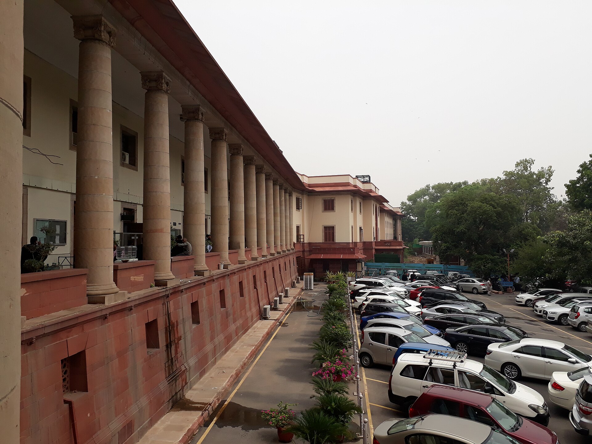 नई दिल्ली में सुप्रीम कोर्ट की इमारत, जुलाई 2017 की तस्वीर; 3 जनवरी 2024 का फ़ैसला इसी अदालत की तीन-जजों की पीठ ने सुनाया था
