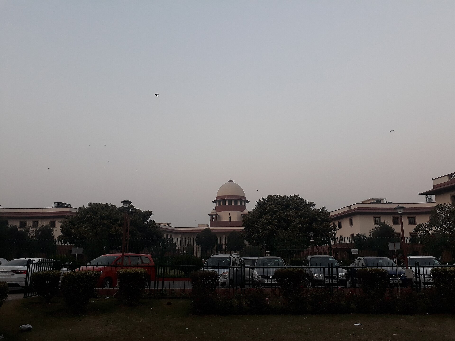सुप्रीम कोर्ट की इमारत, जनवरी 2019; यहीं से 17 अक्टूबर 2023 को सुप्रियो बनाम भारत संघ का फ़ैसला आया था, जिसका सहारा केंद्र ने 19 सितंबर को लिया।